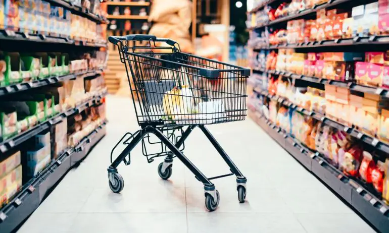 koszyk zakupowy w supermarkecie