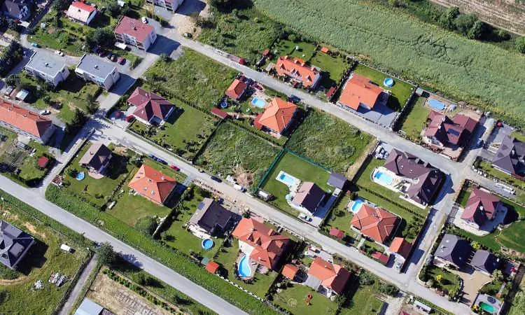 osiedle domów jednorodzinnych z lotu ptaka