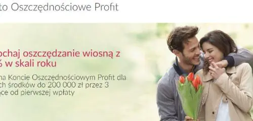mężczyzna wręczający kobiecie bukiet tulipanów
