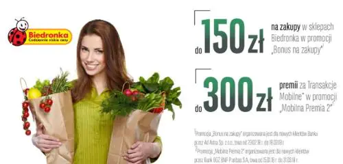 kobieta z dwoma torbami pełnymi zakupow