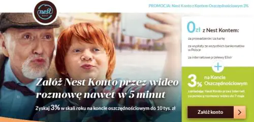 dziadek z wnuczkiem robiący selfie telefonem