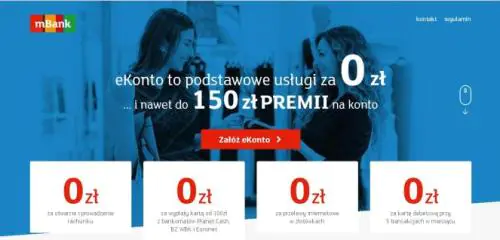 kobieta przykładająca kartę płatniczą do terminala