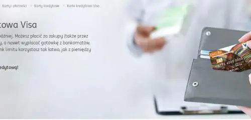 kobieta z tabletem i kartą kredytową ING