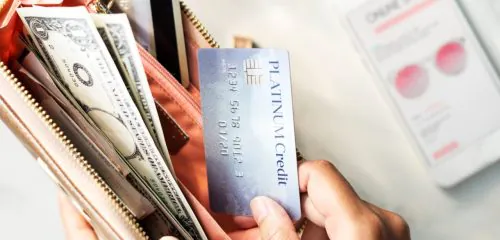 platynowa karta kredytowa w portfelu