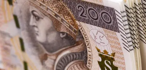 Plik polskich banknotów o nominale 200 zł