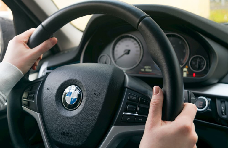 samochód marki BMW