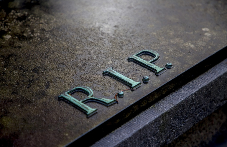 płyta nagrobna z napisem rip