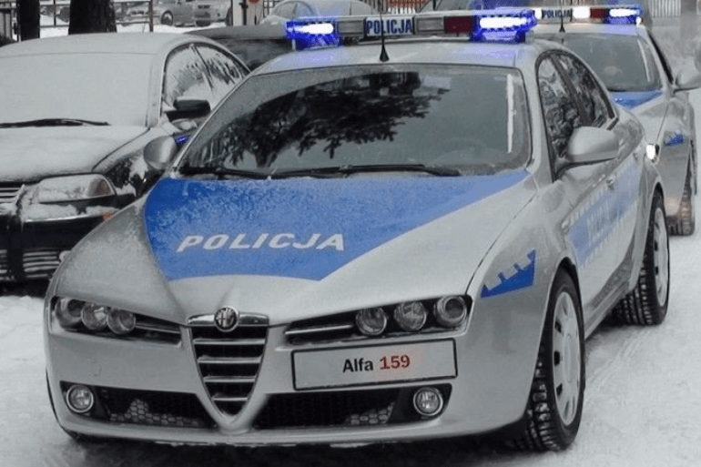 zdjęcie radiowozu policyjnego Alfa Romeo 159