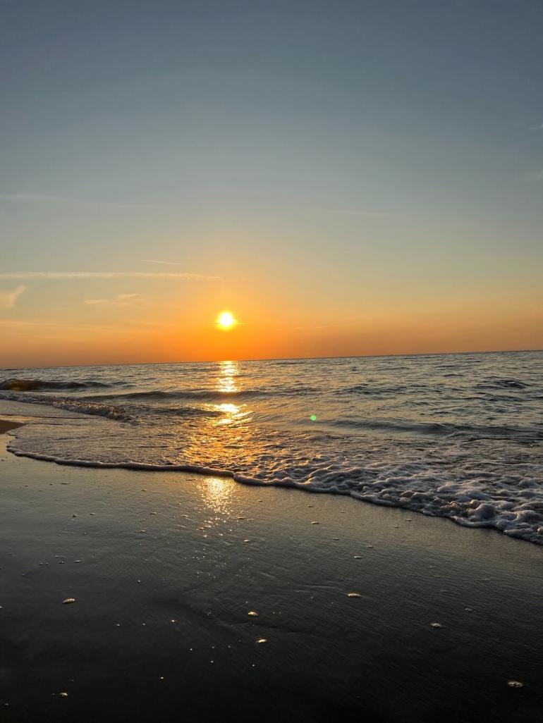 Morze Bałtyckie i plaża o zachodzie słońca, Sopot