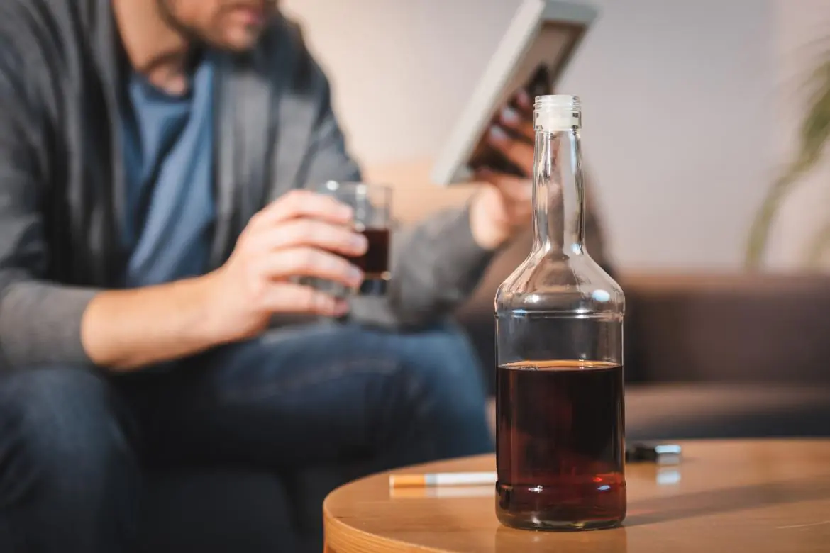 Kto pije więcej alkoholu od Polaków