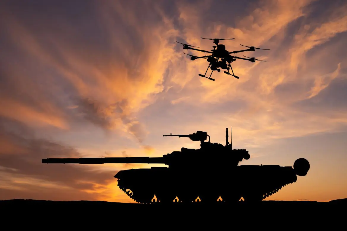 czołg i dron na tle nieba