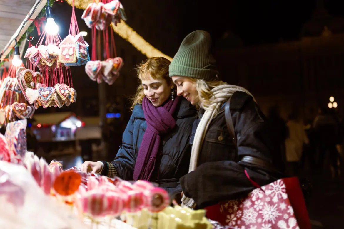 Kobiety na jarmarku ze słodyczami