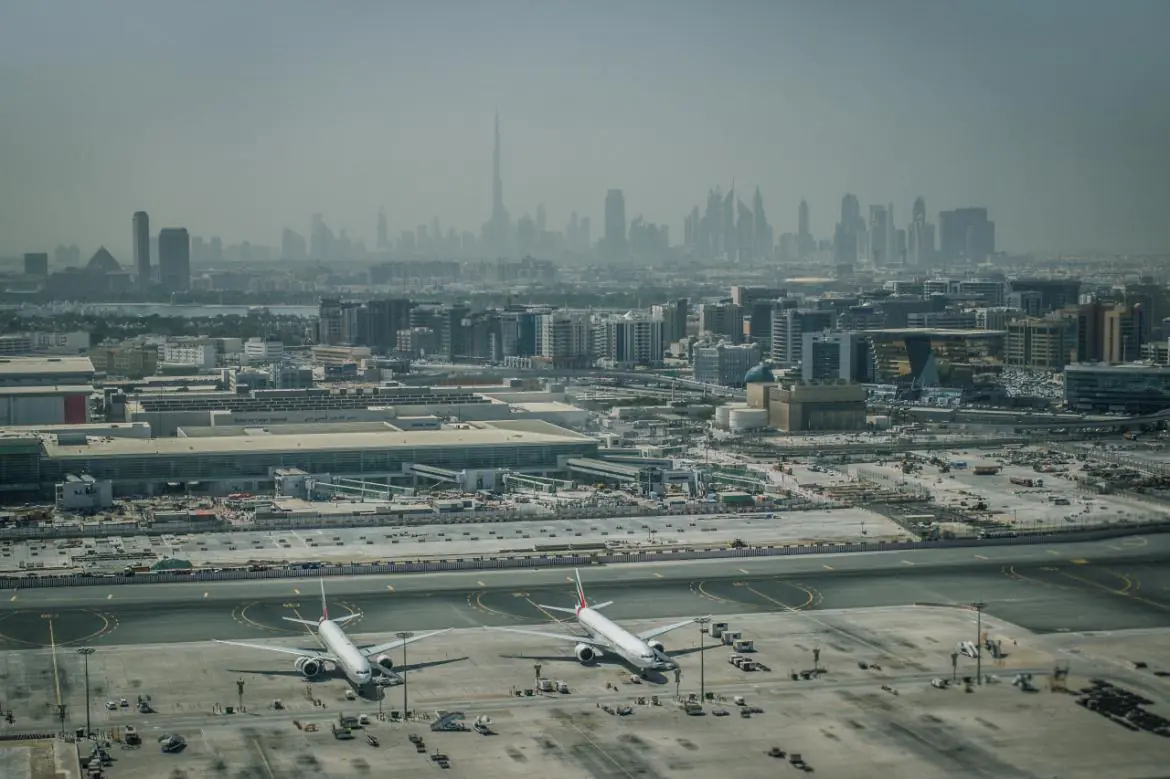 Samoloty na lotnisku w Dubaju