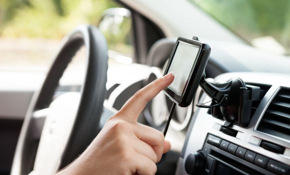 Najlepsza darmowa nawigacja na telefon 2025 [TOP 10 aplikacji na Androida i iOS]