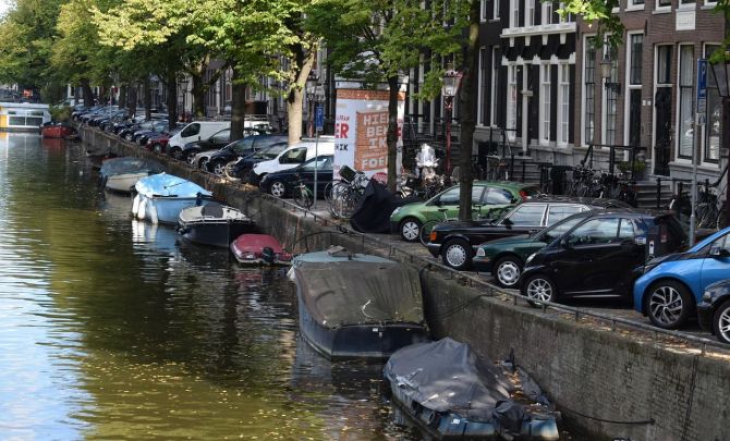 Samochód z Holandii – jak go sprawdzić, sprowadzić i ubezpieczyć?