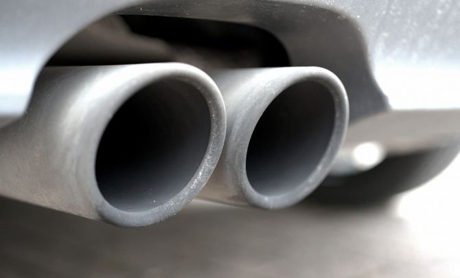 Niemal połowa Polaków sądzi, że samochody nie szkodzą środowisku