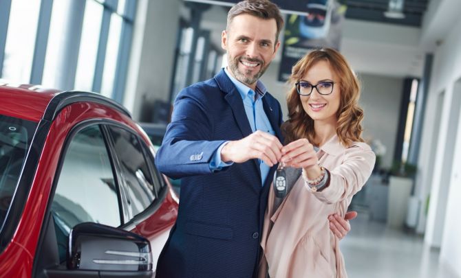 Umowa sprzedaży samochodu przez dwóch właścicieli - wzór z omówieniem
