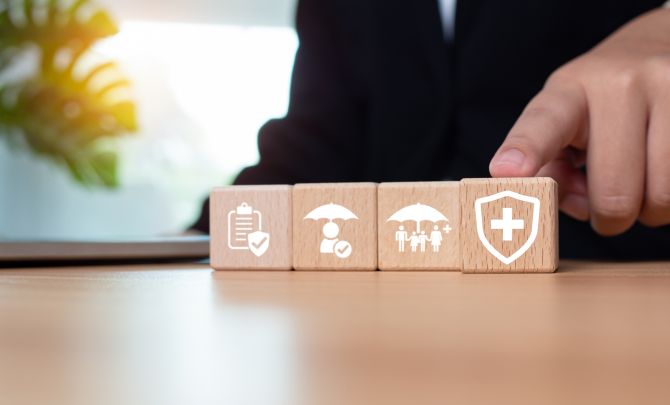 Klocki z symbolami ubezpieczeń