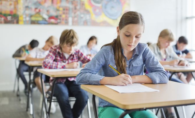 Uczniowie podczas egzaminu