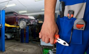 mechanik w autoryzowanym warsztacie