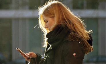 kobieta zgłaszająca szkodę z ac