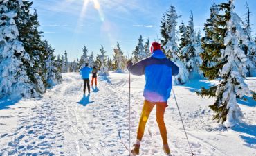 narciarz w czeskich karkonoszach