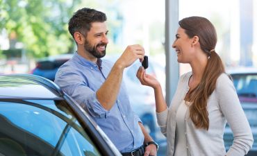 użyczenie samochodu kobiecie