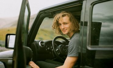 kierowca auta terenowego