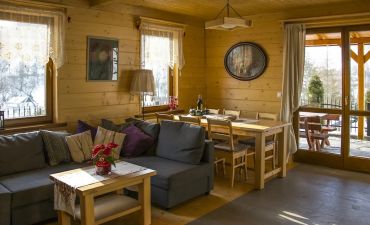 wnętrze drewnianego domu