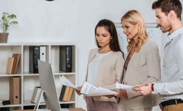 Przekazanie nabywcy dokumentów pojazdu