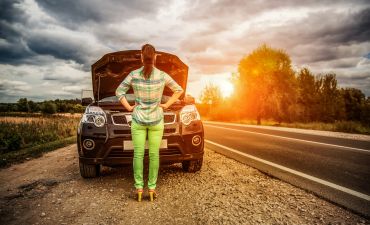 Kobieta wzywa pomoc assistance