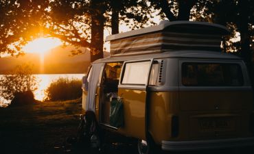 Zachód słońca przy kamperze