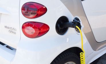 Ładowanie samochodu elektrycznego