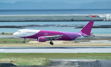 samolot Wizz Air startujący do lotu