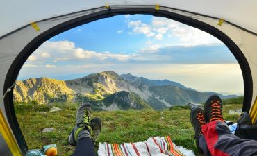 widok z namiotu na góry