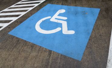 miejsce parkingowe dla niepełnosprawnych
