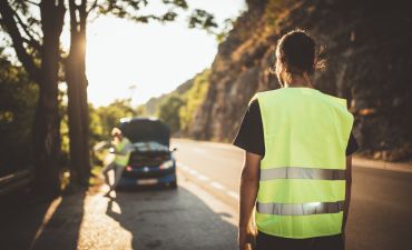 kierowcy spisujący oświadczenie sprawcy kolizji