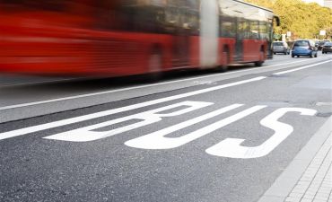 Buspas wydzielony na jezdni