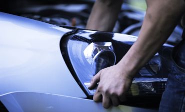 grafika przedstawiająca montaż świateł do jazdy dzennej