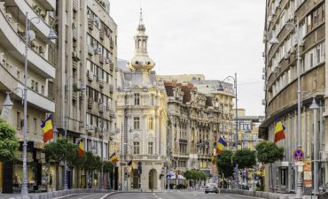 widok na ulicę w Bukareszcie, stolicy Rumunii
