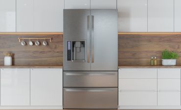 Lodówka stojąca w kuchni