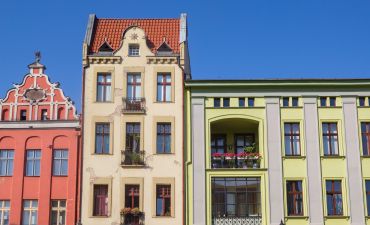 Kolorowe kamienice w mieście