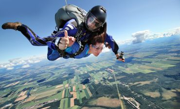 Skok ze spadochronem
