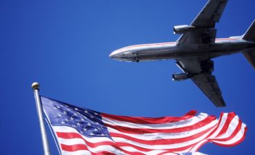 Samolot nad flagą USA