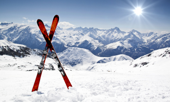 Ubezpieczenie narciarskie Warta Travel – analiza oferty