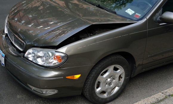 Jazda uszkodzonym samochodem – co grozi kierowcy?