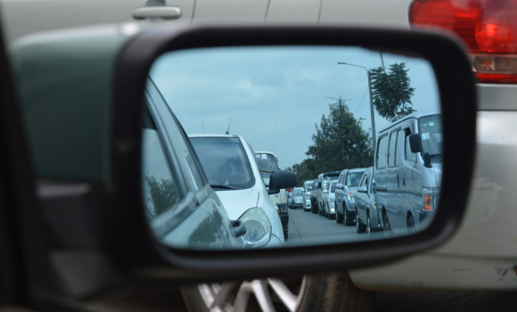 Niemal połowa Polaków sądzi, że samochody nie szkodzą środowisku