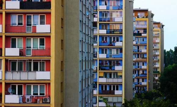 Bloki z wielkiej płyty - ile kosztuje mieszkanie i ubezpieczenie?