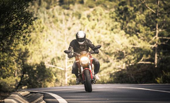 Bezpieczeństwo motocyklistów – w 2023 mniej wypadków, ale więcej ofiar i rannych