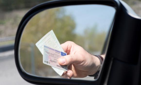 Międzynarodowe prawo jazdy – jak wyrobić krok po kroku?